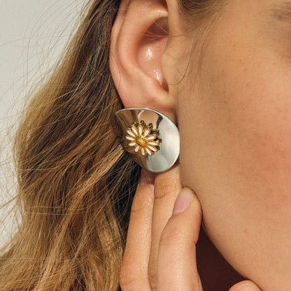 White Oil Drop Daisy Earrings